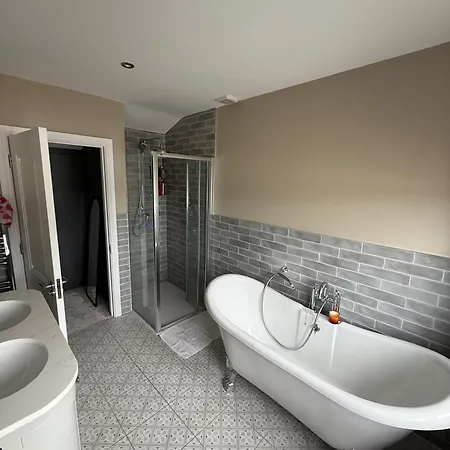 4 Bedroom In Dublin4 別荘 *