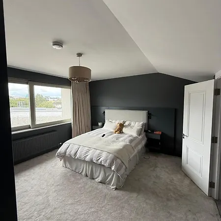 4 Bedroom In Dublin4 *