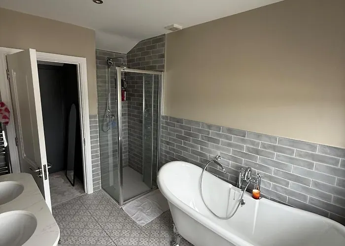 4 Bedroom In Dublin4 Tatil Evi *