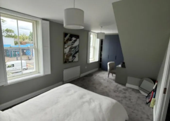 4 Bedroom In Dublin4 Dublin